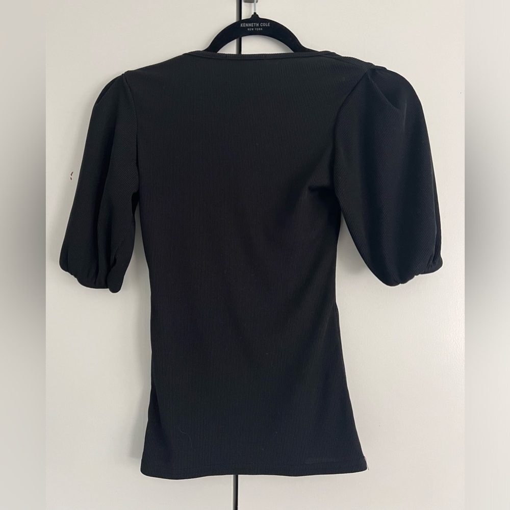 Black ribbed puffy sleeve top